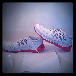 MEN'S SHOES. SIZE US 13.  N11.